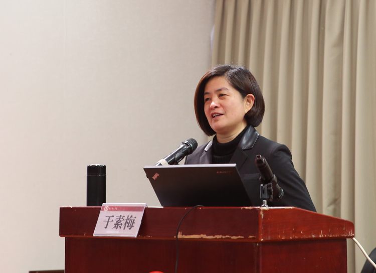 中国教育学会体育与卫生分会副理事长于素梅研究员为学员作专题讲座