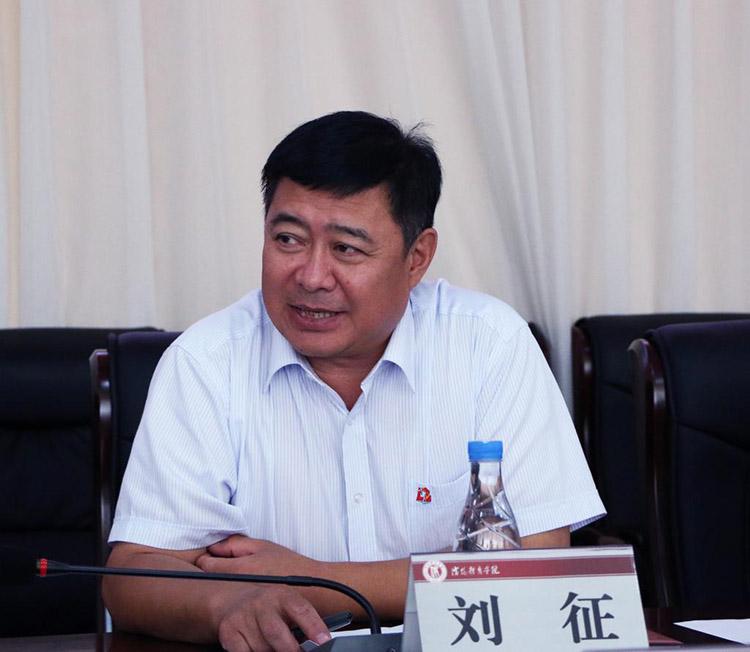 学校召开2017年上半年安全稳定工作领导小组