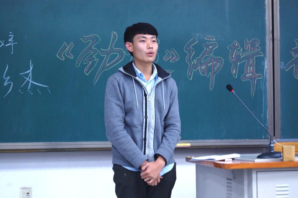 体育人文学院新闻学专业举行《劲报》编辑部换