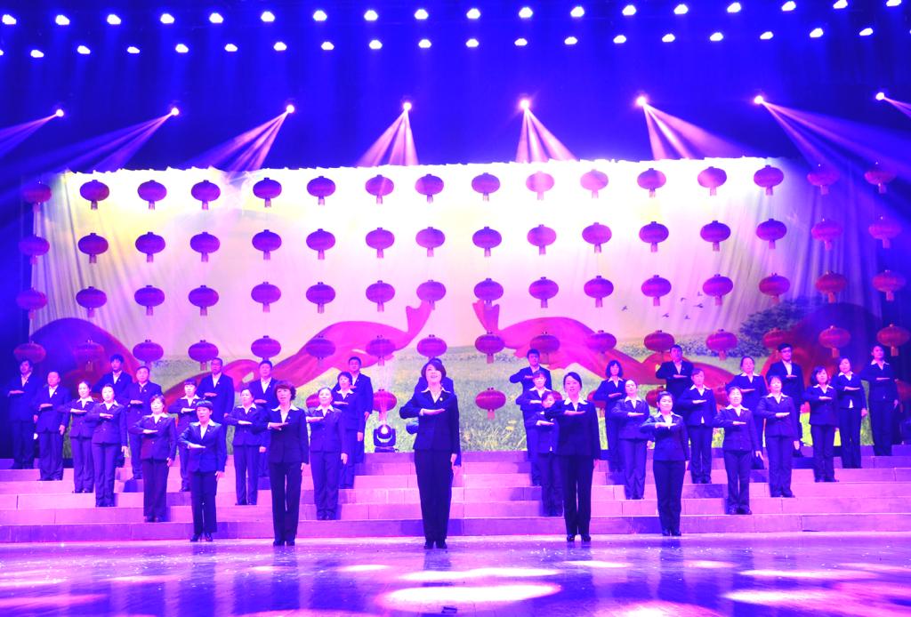 学院举行2014迎新年师生联欢会-沈阳体育学院