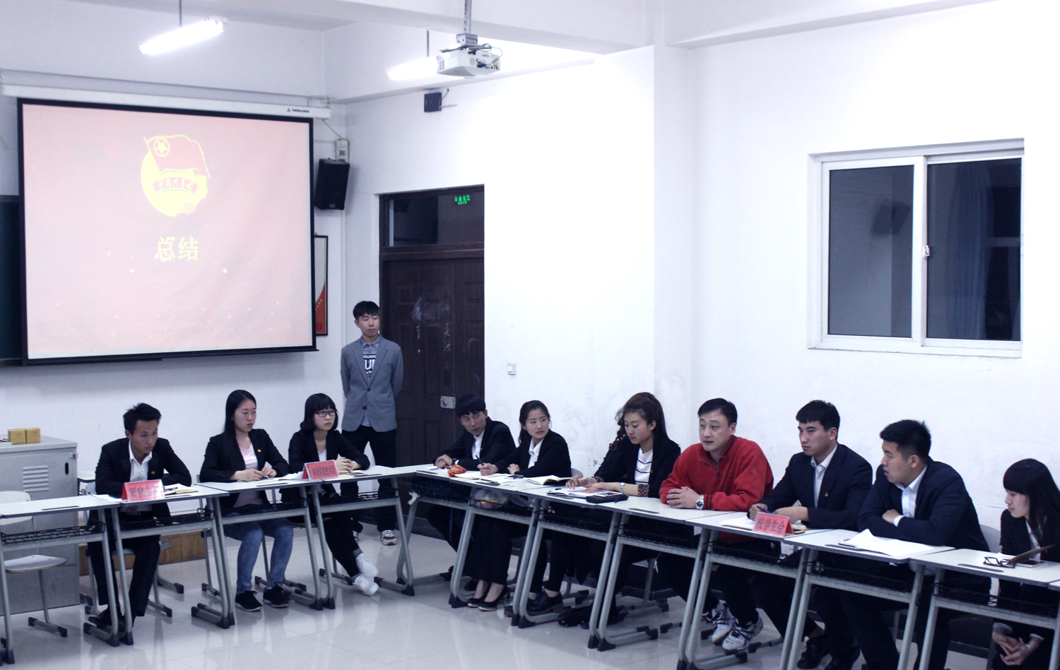 学校各级团学组织多形式开展五四纪念活动-