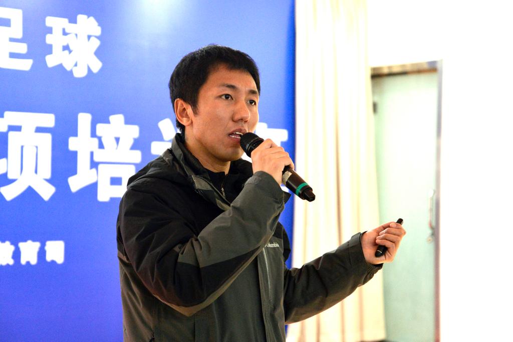 沈阳市于洪区花城学校教师为全国青少年校园足