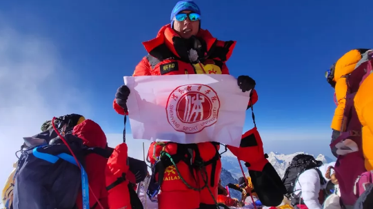 沈体人物丨蔡卿登顶珠峰