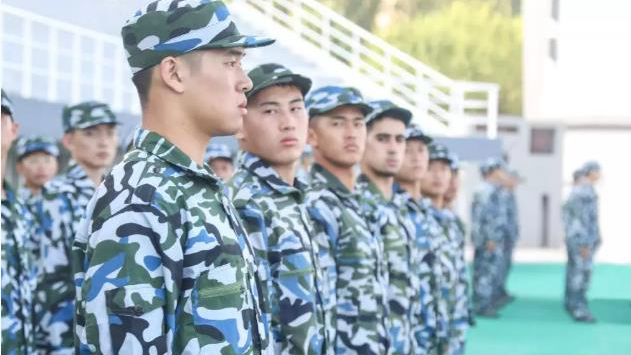 沈体新生军训霸屏，只因刚好遇见你