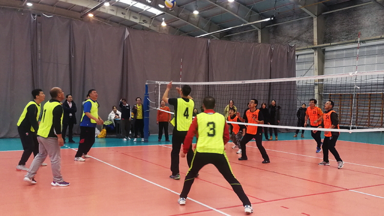 工会举办2019年学校教职工气排球比赛