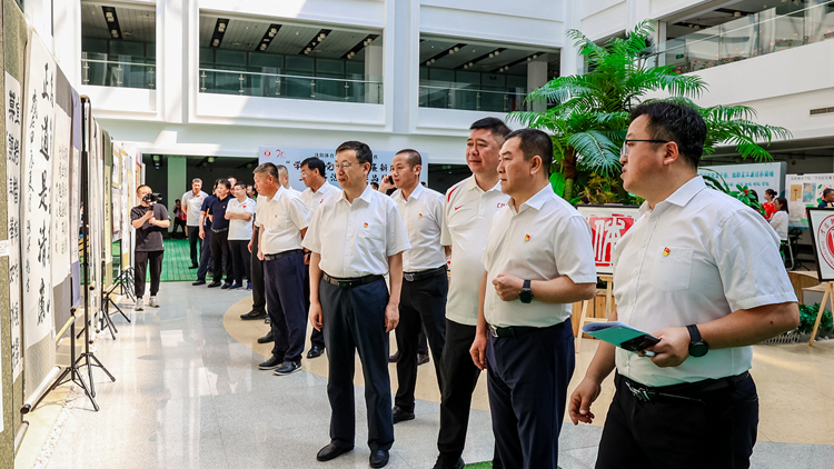 学校举办“庆七一·迎七秩 学党纪党规 树清廉新风”书法、绘画、摄影廉洁文化作品展