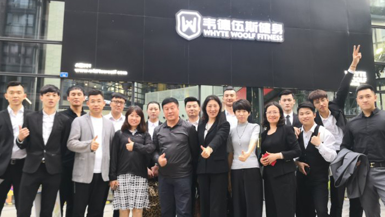 学校组织教师赴外埠开展韦德伍斯订单班毕业论文答辩和座谈