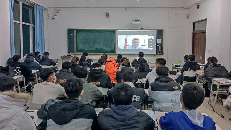 院长刘征为体育教育学院学生讲授习近平新时代中国特色社会主义思想概论课