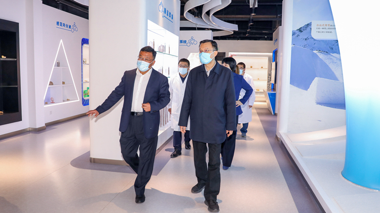 省政协主席、党组书记周波一行来校走访