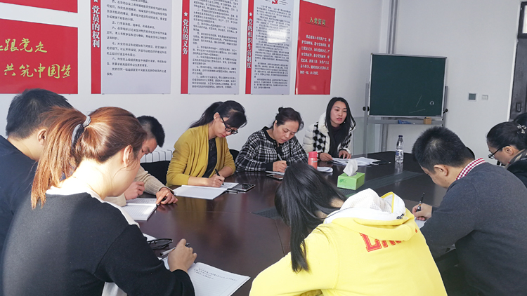 学校理论宣讲团成员柳春清为直属国际教育学院党支部和直属继续教育学院党支部作宣讲