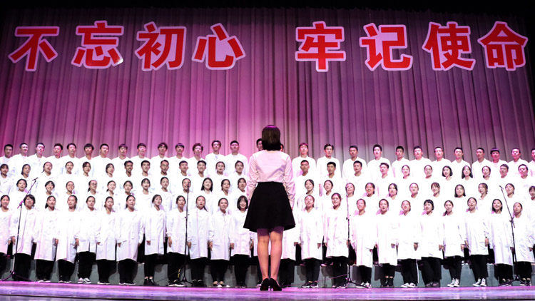 学校庆祝新中国成立70周年大学生合唱比赛圆满落幕