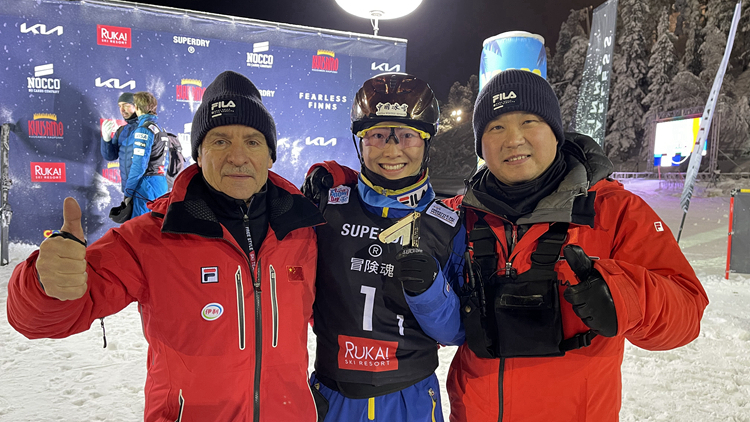 2021-2022自由式滑雪空中技巧世界杯赛我校运动员再创佳绩 混合团体获冠军