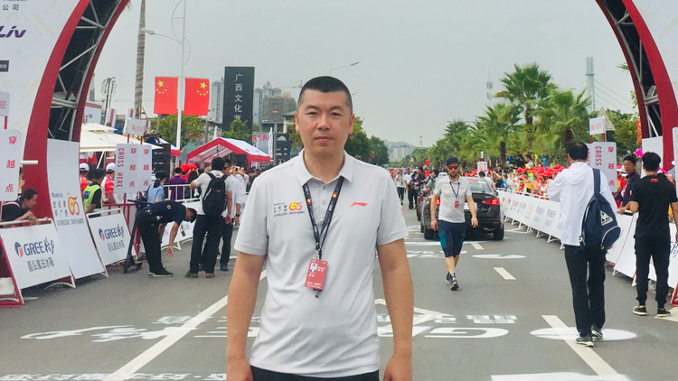 教师刘宁参加2019环广西男子公路自行车世界巡回赛裁判工作