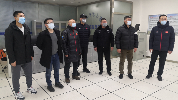 除夕夜学校领导慰问值班人员