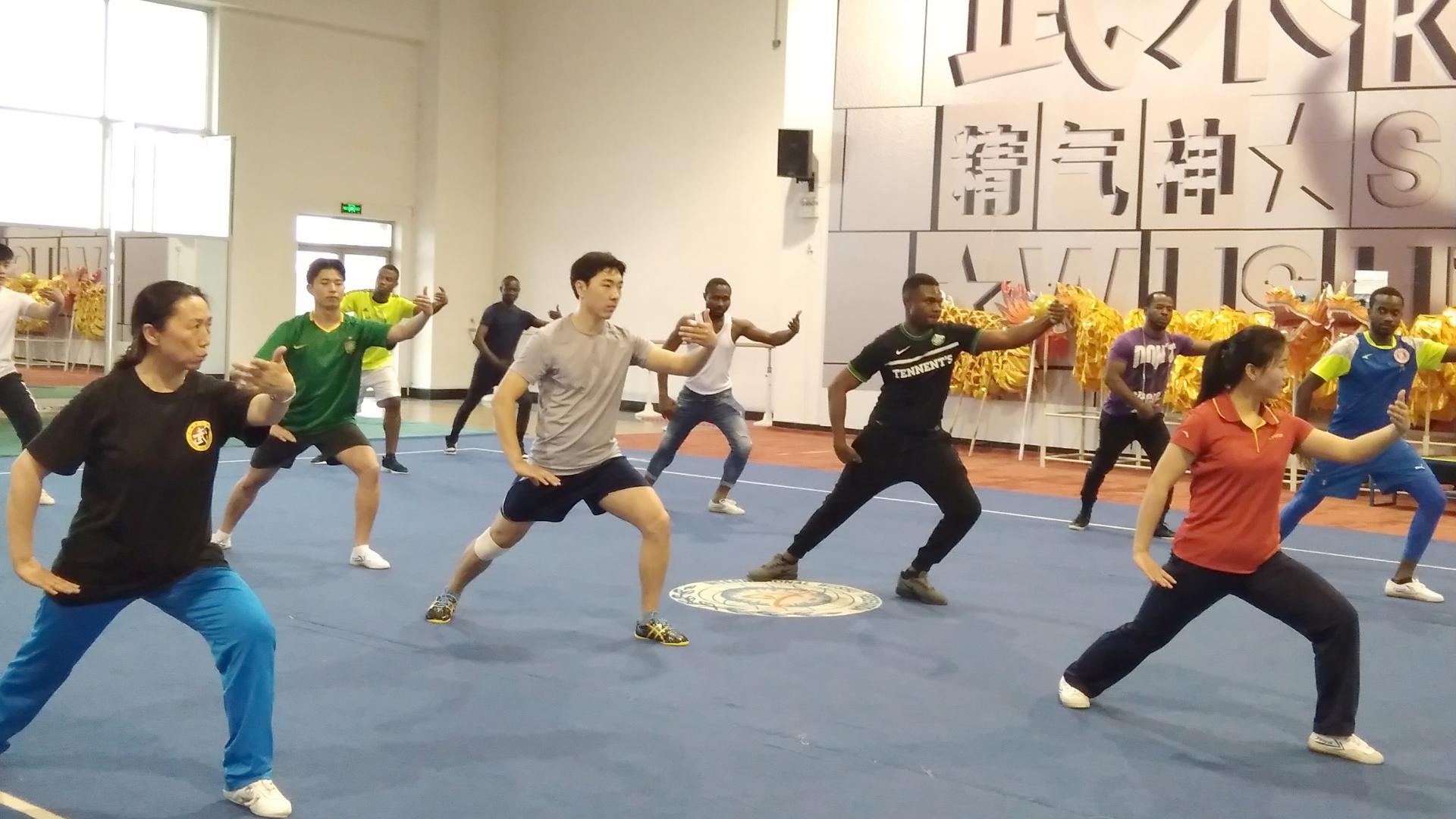 国际教育学院组织留学生开展太极拳实践课程