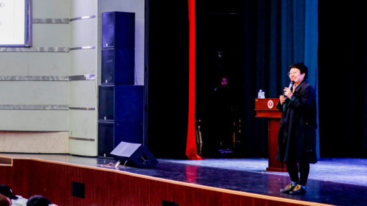 学校举办艾滋病防治专题讲座