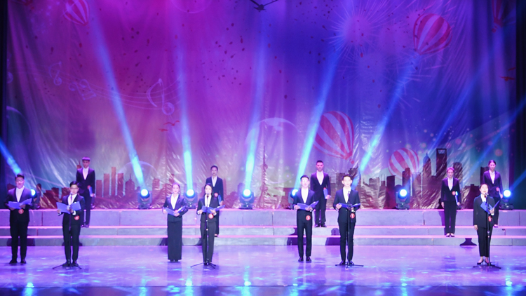 学校举办“我与祖国共成长，我与母校共奋进”主持人大赛